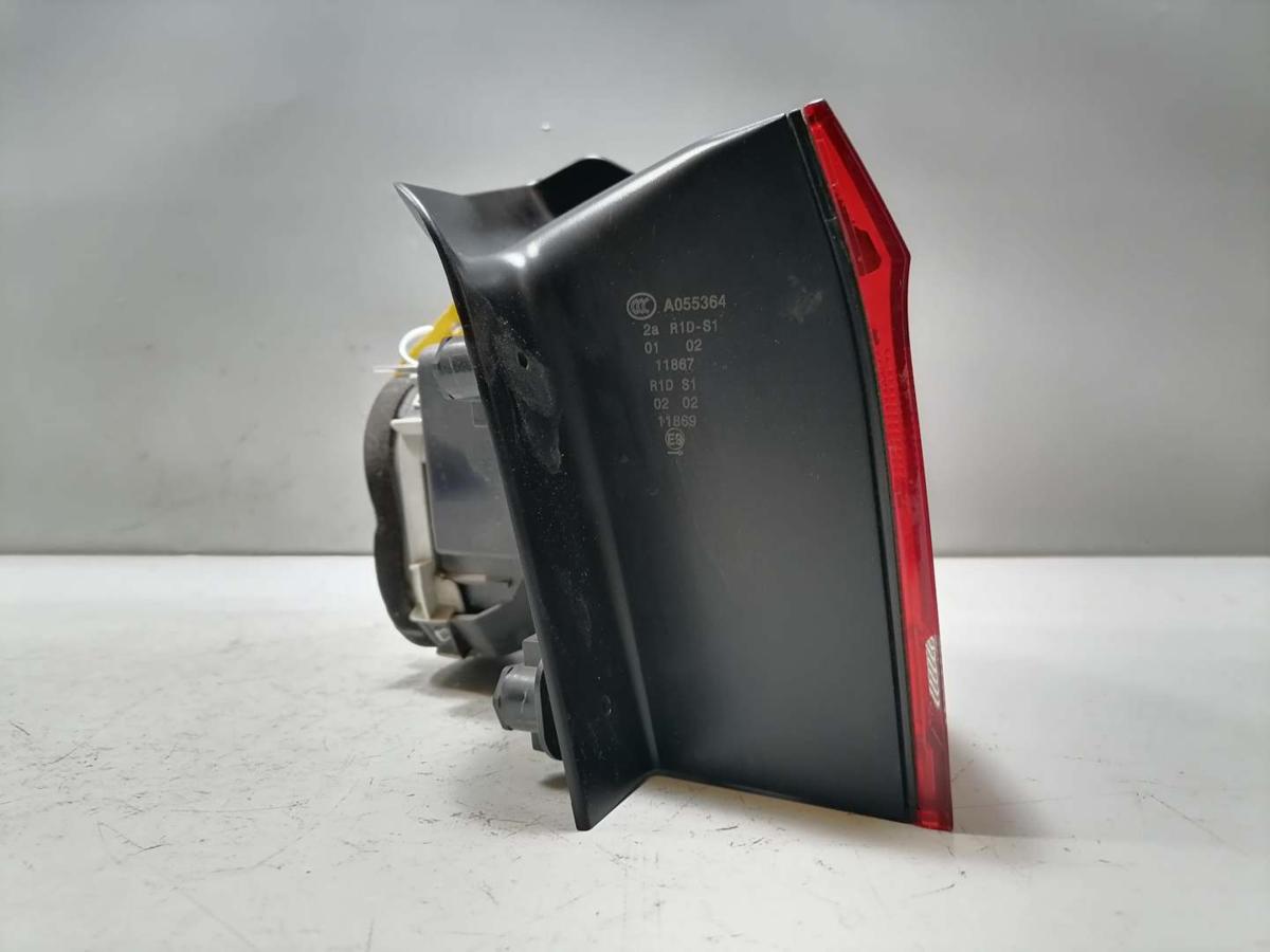 VW Touran 2 original R&uuml;cklicht R&uuml;ckleuchte Schlussleuchte rechts au&szlig;en Bj.2017